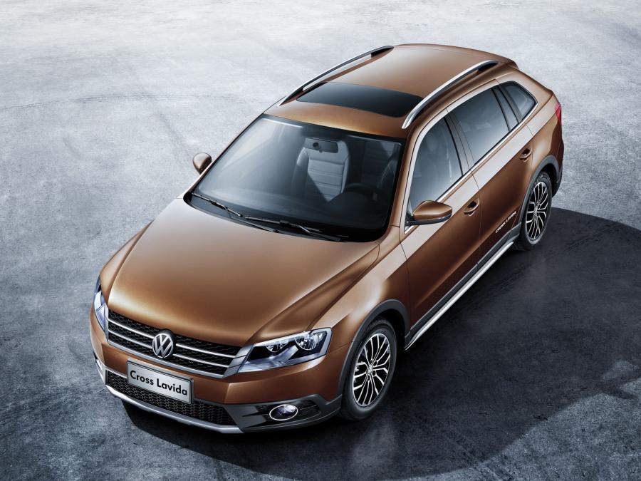  Volkswagen Cross Lavida 2013 года  (фото 1 из 8)